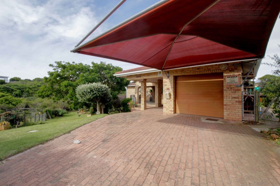5 Bedroom Property for Sale in Paradise Beach Eastern Cape